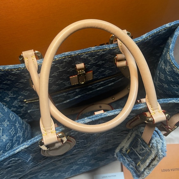 ‼️‼️SOLD‼️‼️
💙Louis Vuitton Denim Onthego MM💙 - Picture 13 of 13